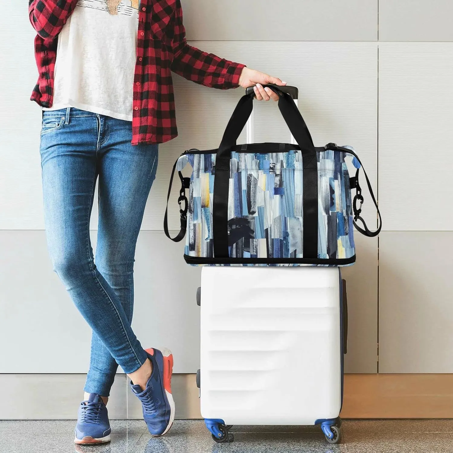 Abstract Multicolor Stripes Ink Texture Blue Dark Grey Yellow Gym Duffel Bag, Polyester Travel Weekender Luggage Handbag with Waterproof Pocket for Wet Items, Unisex Foldable Tote for Sports