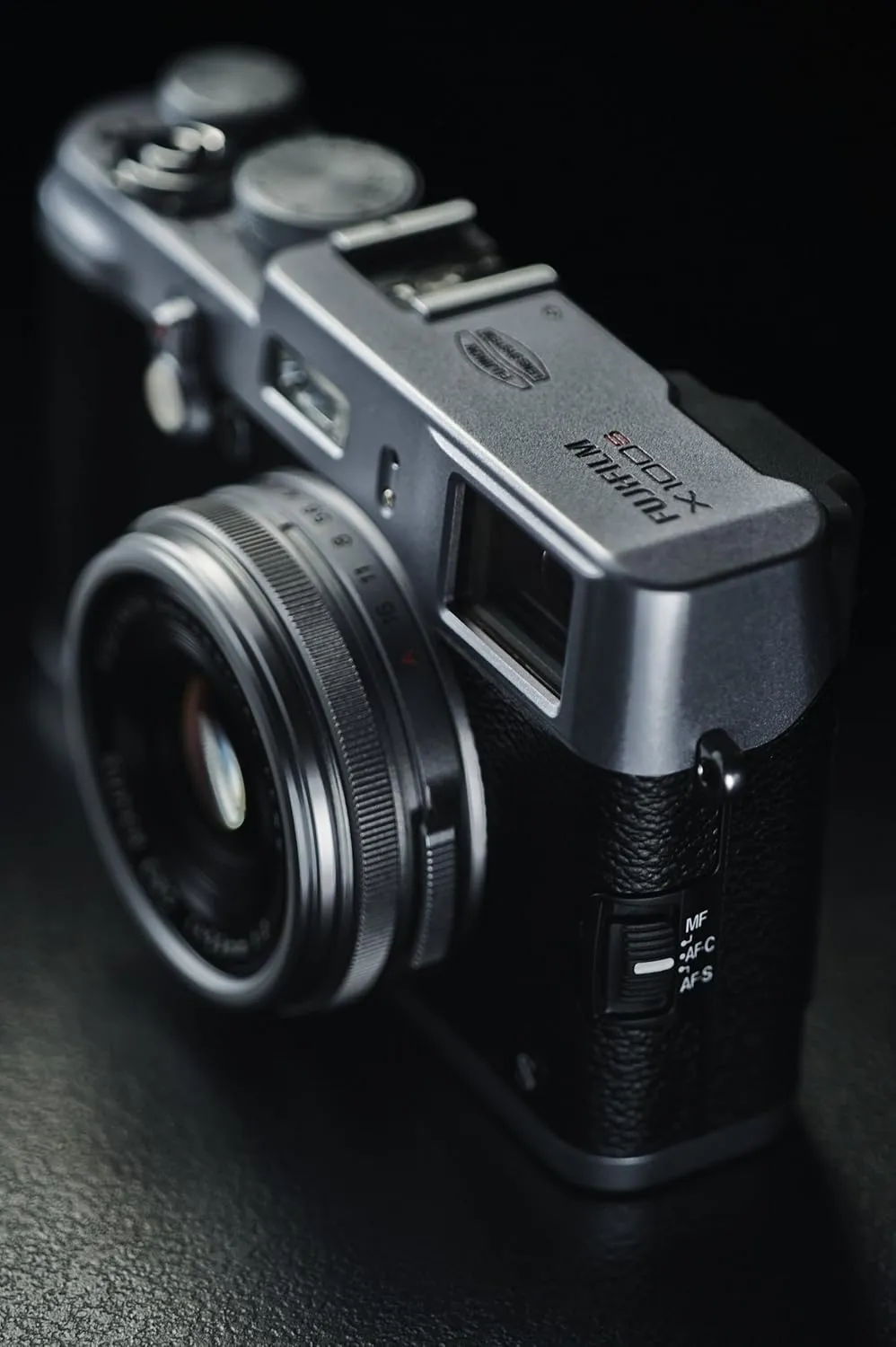 Fujifilm X100S 16 MP Digital Camera with 2.8-Inch LCD (Silver) (OLD MODEL)