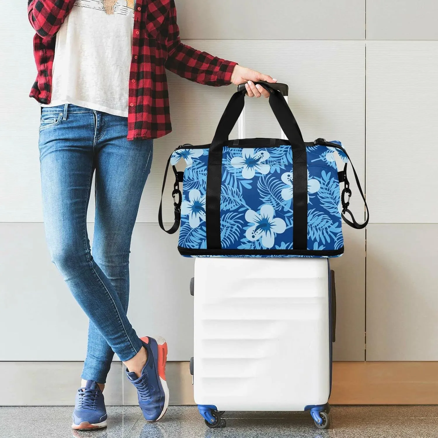 Seamless Blue Tropical Summer Floral Flowers Leaves on Dark Blue Gym Duffel Bag, Polyester Travel Weekender Luggage Handbag with Waterproof Pocket for Wet Items, Unisex Foldable Tote for Sports
